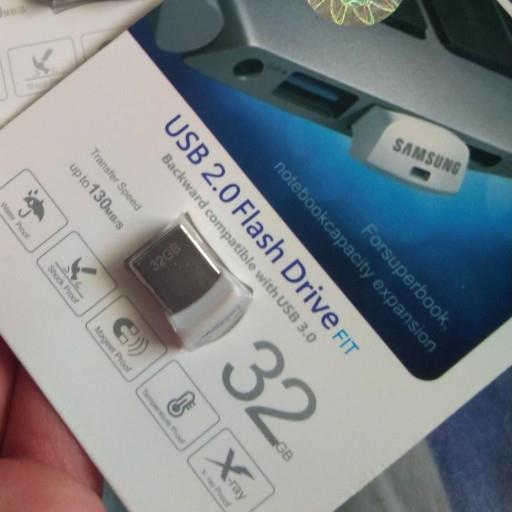 فلش مموری 32 سرعت بالا و  مادامالعمرفلش مموری سامسونگ مدل fit muf-32bb ظرفیت 32 گیگابایت و usb2 می باشد